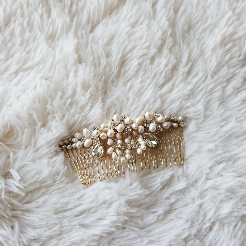 Jeweled Pearls and Crystal wedding hairpin NWOT